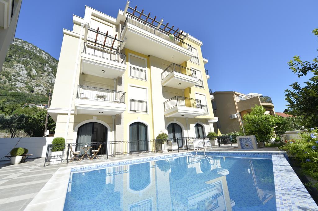 Posto Capitano C Group Apartment Kotor Bagian luar foto