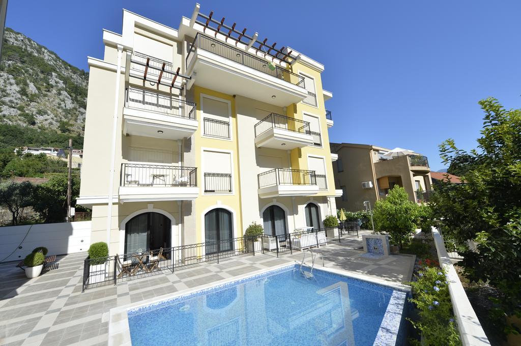 Posto Capitano C Group Apartment Kotor Bagian luar foto