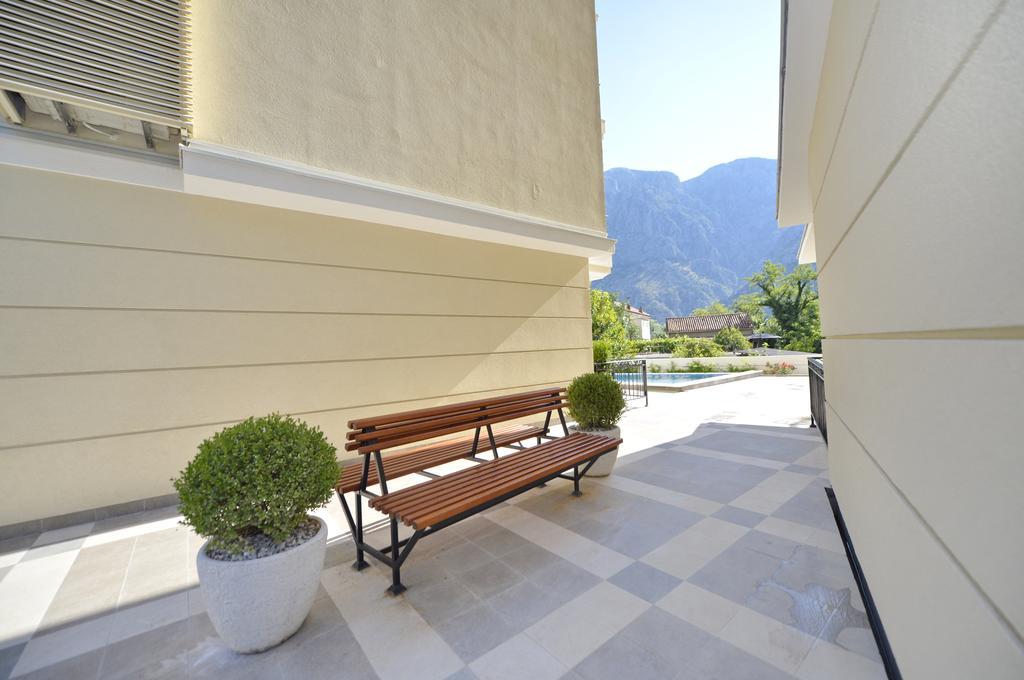 Posto Capitano C Group Apartment Kotor Bagian luar foto